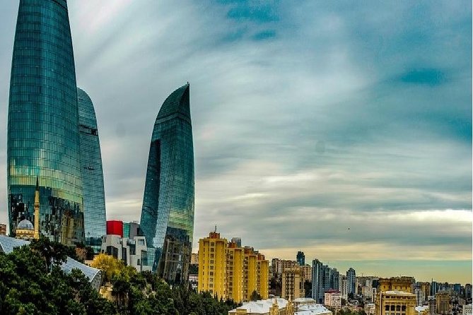 4 days Baku - Sheki tour in Azerbaijan - Day 1 in Baku: airport meet, Nizami Street shopping, and Fountain Square at night mood