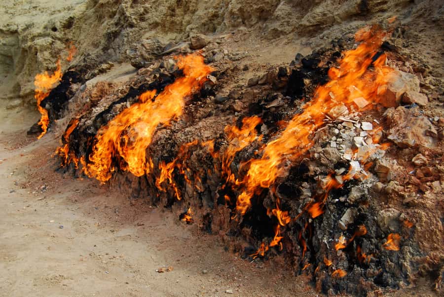 Baku: Burning Mountain & Zorastrian Temple Private Tour - Absheron Peninsula in Four Hours: What You Actually See