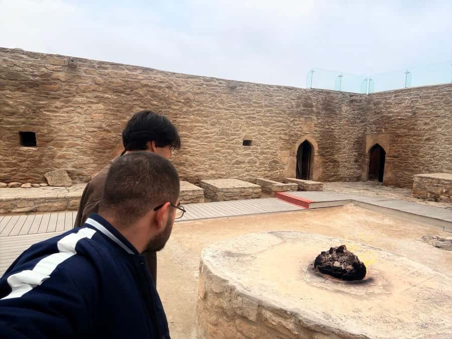 Baku: Gobustan/Absheron guided tour with lunch and tickets - How the Gobustan and Absheron loop works from Baku