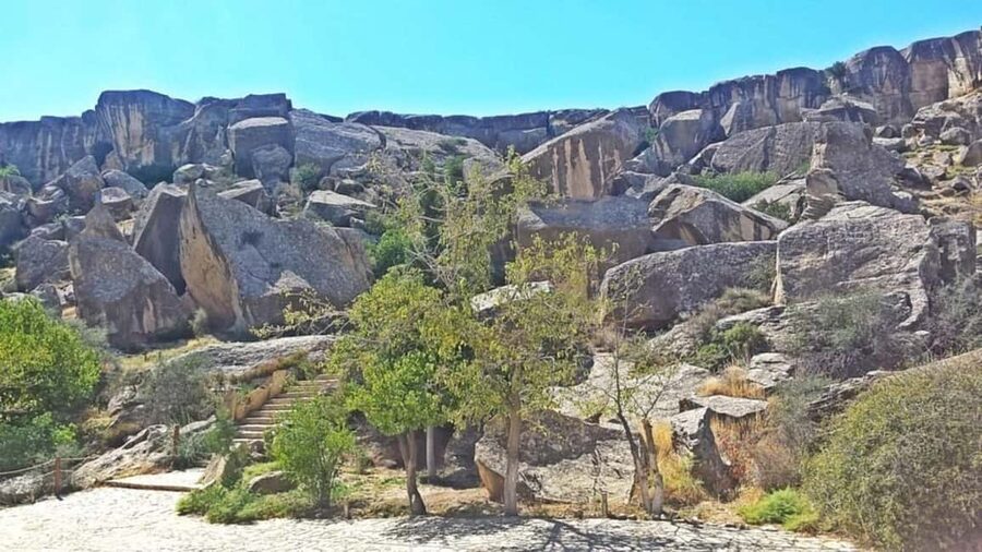 Baku: Gobustan-Absheron Tour with Hotel PICK UP and DROP OFF - Guides, coach comfort, and the pace of the day