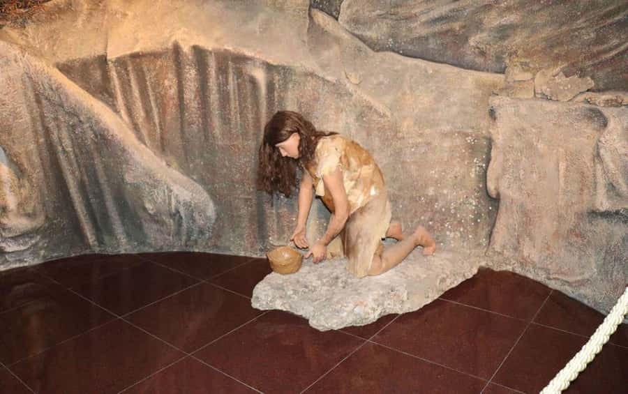 Baku: Gobustan & Absheron Trip - From Icherisheher pickup to Bibi-Heybat mosque photos