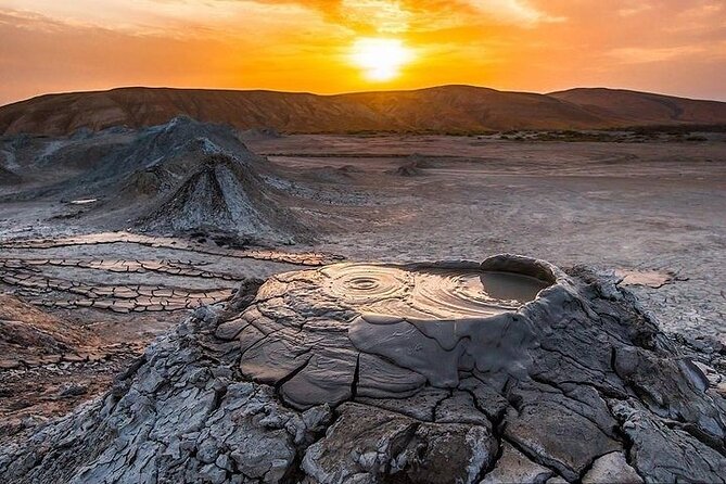 Baku Gobustan and Absheron guided tour + Free Airport Transfer - Getting picked up, staying comfortable, and using the 1 hour break