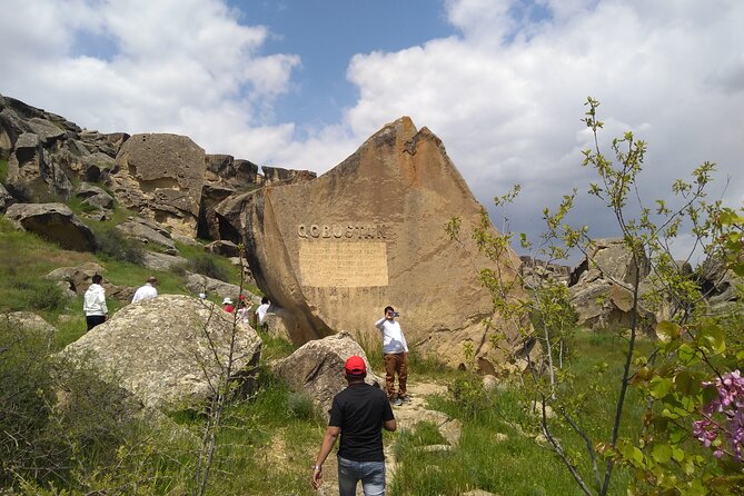 Baku: Gobustan, Mud Volcano, Fire Temple & Burning Mountain - Stop 3: Bibi-Heybat Mosque, a short and meaningful stop