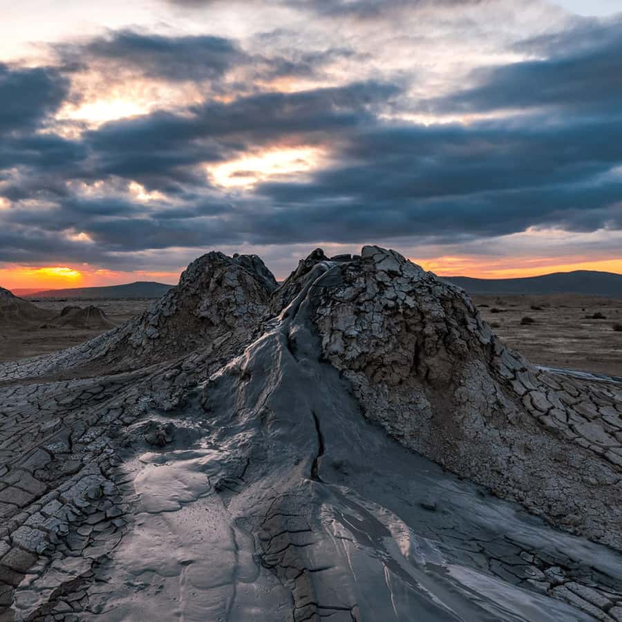 Baku: Gobustan, Mud Volcanoes, Fire Temple, & Yanar Dag Tour - Ateshgah Fire Temple in Surakhany: a pentagonal complex built around fuel and belief