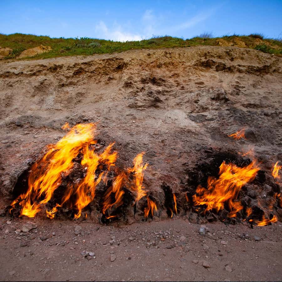 Baku: Gobustan, Mud Volcanoes, Fire Temple, & Yanar Dag Tour - Yanar Dag, Burning Mountain: the gas fire that never goes out