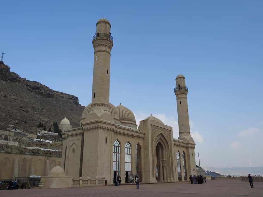 Baku: Gobustan, Volcanoes, Fire Temple and Yanardag Day Trip - Ateshgah of Baku: The Fire Temple That Feels Like a Religion in Place