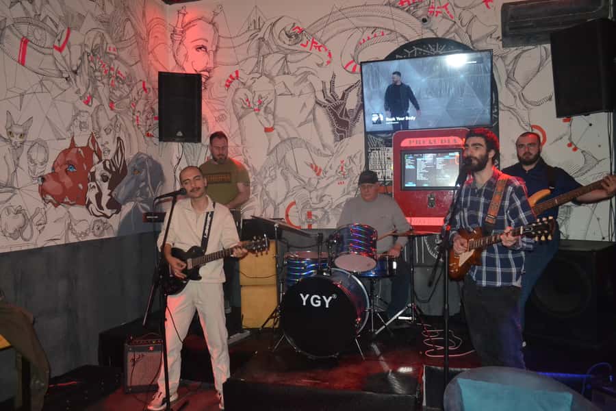 Baku: Guided Bar Crawl with Shots and Nightclub Entry - Should you book this Baku bar crawl?