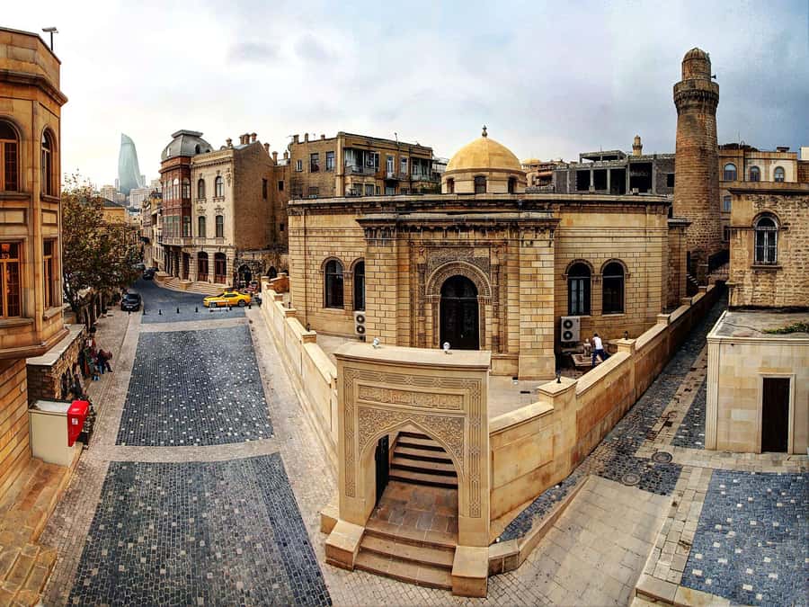 Baku Historical and modern tour in 2-3 hours+FREE Night tour - Flame Towers, Highland Park Views, and Martyrs’ Lane at Night