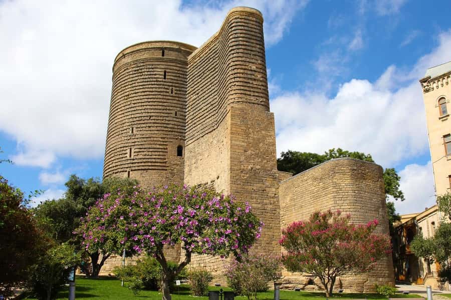 Baku Historical and modern tour in 2-3 hours+FREE Night tour - How the Guides Shape the Experience (Gaya, Ruslan, Nurlan, Hussain)