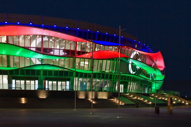 Baku Lights: the Night Tour illuminated by Baku lights - Meeting up with Old City Tours and getting to the first viewpoint