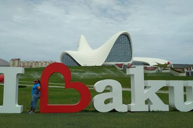 Baku Modern City & Old Town Private Tour - Heydar Aliyev Cultural Center, Zaha Hadid’s architecture in person