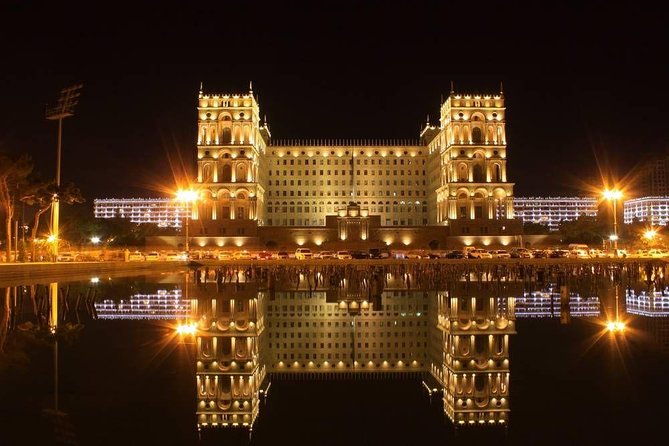 Baku Night City Tour - Fountain Square: where the city gathers and the fountains do the talking