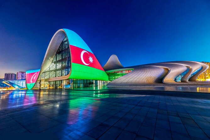Baku Night City Tour Discover the Magic of Illuminated Landmarks - Stop 4: The Heydar Aliyev Center, Futuristic Forms in Night Light