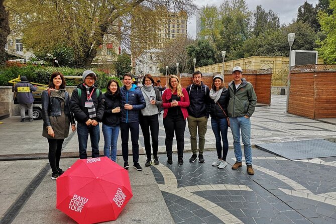 Baku Oil Heritage & Old Town Walking Tour - Ismailiyya Palace and Finishing at Fountains Square