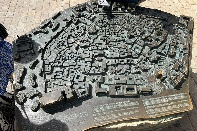 Baku's Ancient Heart - Caravanserais and city walls: how Baku handled travelers