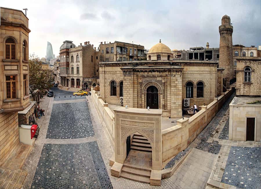 Baku: Stunning Walking Tour of Historical and Modern City - Mini-Venice and the gondola-style detour