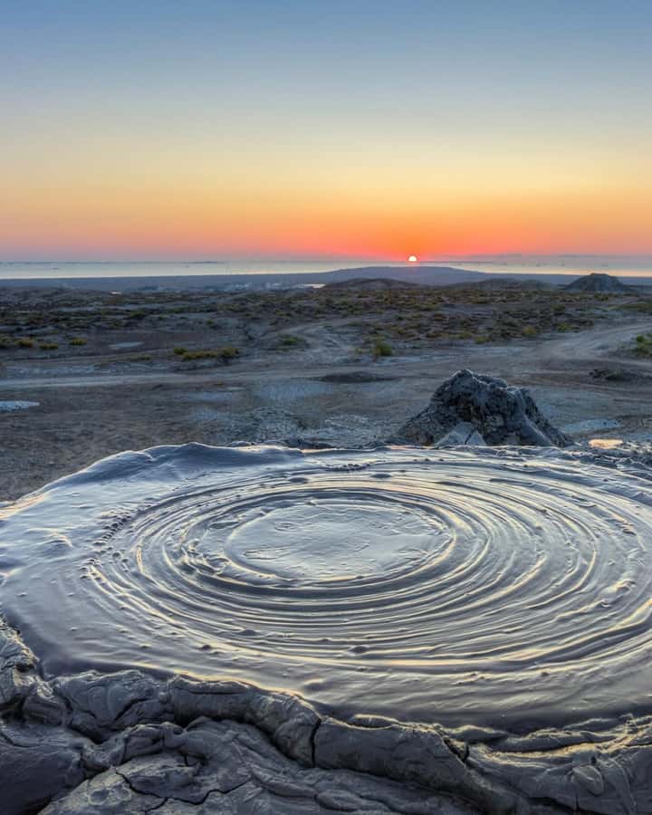 Baku: The Best 5 Sightseeing Spots Gobustan + Old City Tour - Price That Makes Sense, Plus the Local Fees You Must Budget