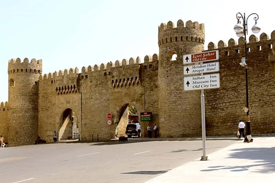 Baku: The Best 5 Sightseeing Spots Gobustan + Old City Tour - The Free Old City Walk in Icherisheher: Where the Day Ends With Context