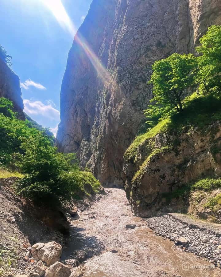 Baku to Khinaliq village, Guba, Candy Cane, w Homemade Lunch - Getting from Baku to the Candy Cane Mountains, without losing the day