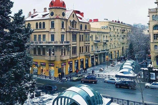 BAKU WALKING tour with the best STREET FOOD and DRINK tasting - What the street-food and drink tasting feels like in practice