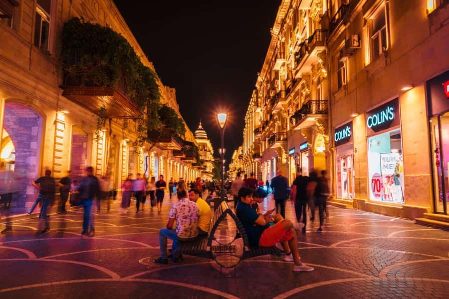 Become a Baku resident in a day - Baku Boulevard, the National Flag Square, and the first oil well idea