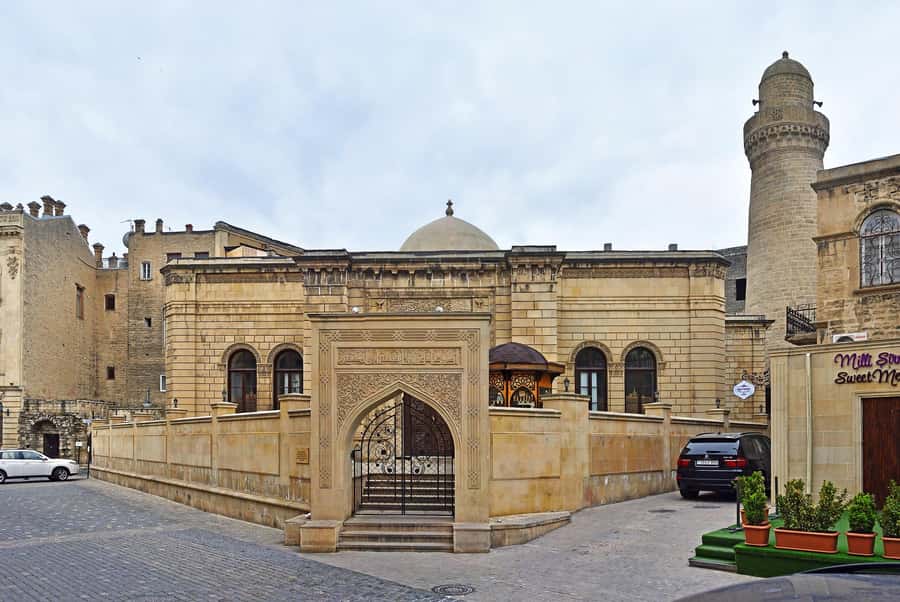 Best of Baku: 4-Hour City Tour Historic and Modern Landmarks - Funicular to the Blue Mosque, Islamic architecture in motion