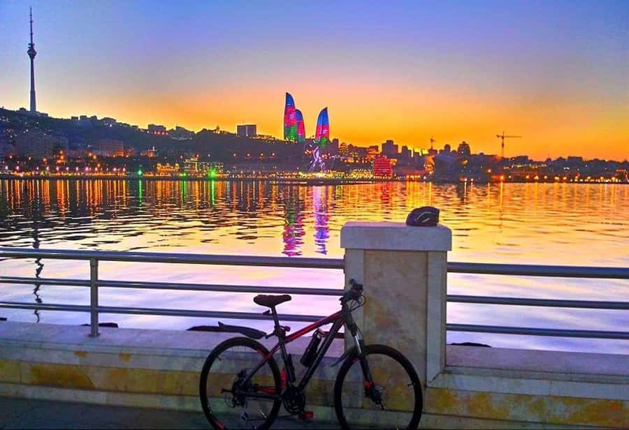 City Highlights Bike Tour - Winter Park and AFF Mall, where Baku shows its speed
