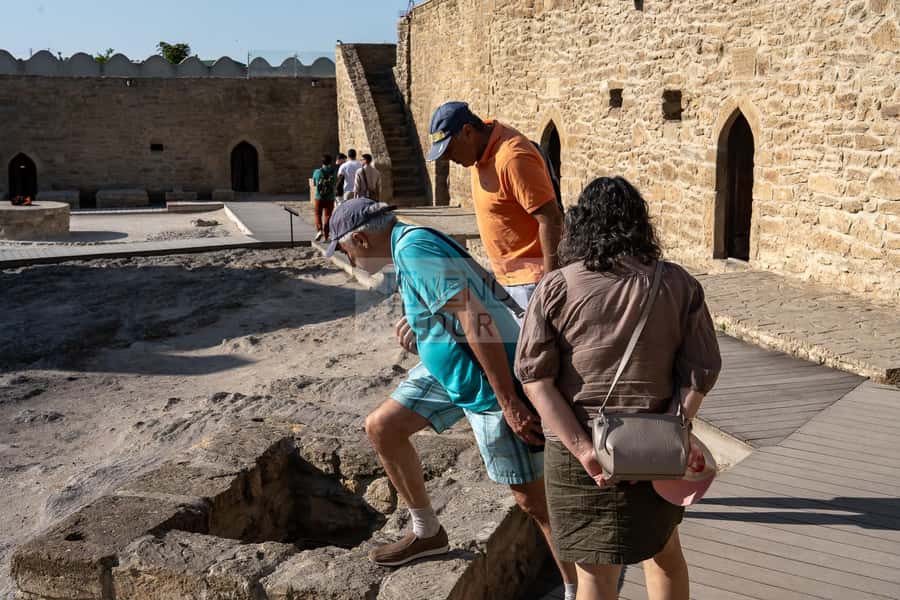 From Bakü: Sightseeing - Ateshgah - Yanardag - Gobustan - Price and Value: What $116 Really Buys You