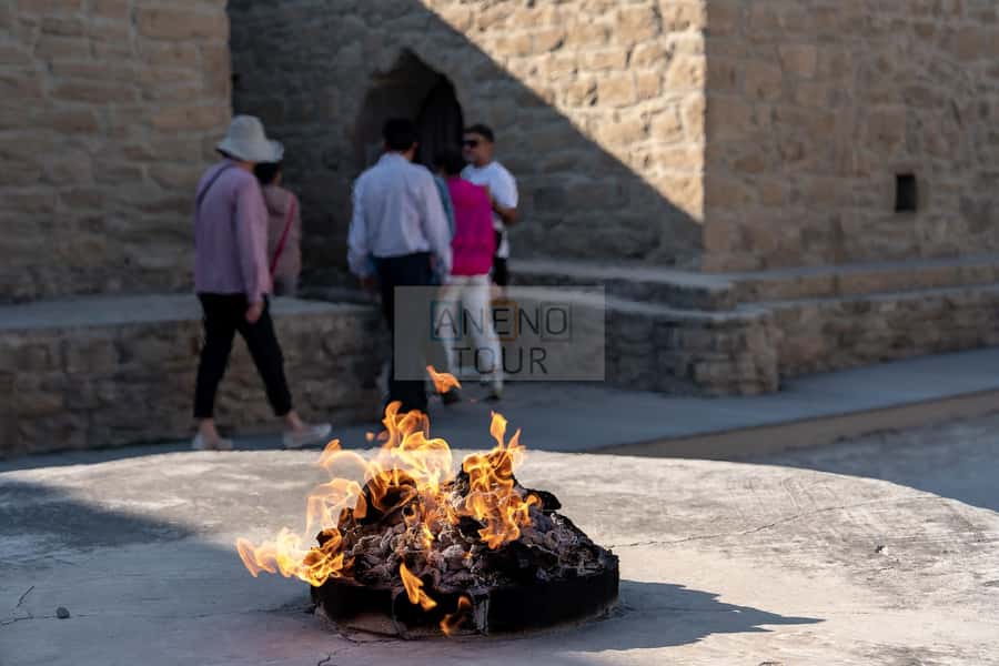 From Bakü: Sightseeing - Ateshgah - Yanardag - Gobustan - Logistics That Matter: Shoes, Lunch, and What You Cannot Bring