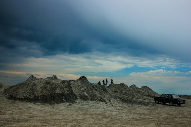 Gobustan and Mud volcanoes PRIVATE TOUR - Stop 2: active mud volcanoes and climbing close to craters