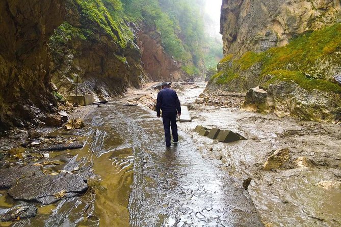 Guba and Khinaligh Private Tour - Stop 1: Beshbarmaq Dash, the Five Finger Mountain climb