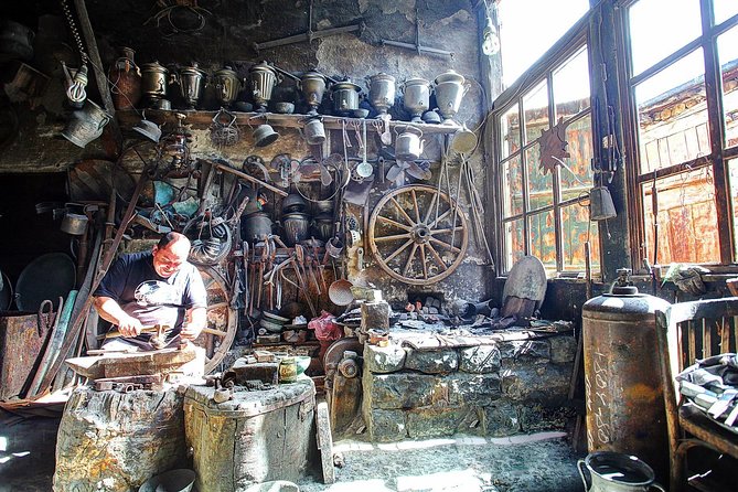 Independent tour to Shamakhi & Lahij - Guides and commentary: what to expect when “tour guide” is listed as not included