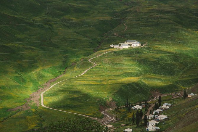 Khinalug tour and more... ( All inclusive ) - Guides, Group Size, and Comfort on the Drive