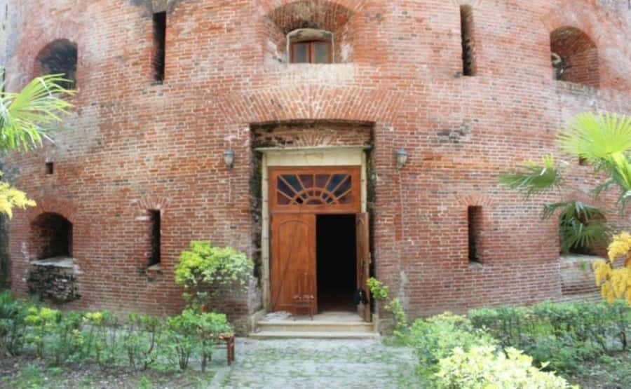 Longevity Secrets of Azerbaijan: Lankaran & Astara tour - Round Tower - Prison photo stop and the scenic buildup to Yanar Bulaq