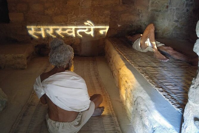 Mystic Ateshgah and Yanar Dag Tour - Stop 1: Ateshgah Fire Temple in Surakhany (burning gas and Zoroastrian design)
