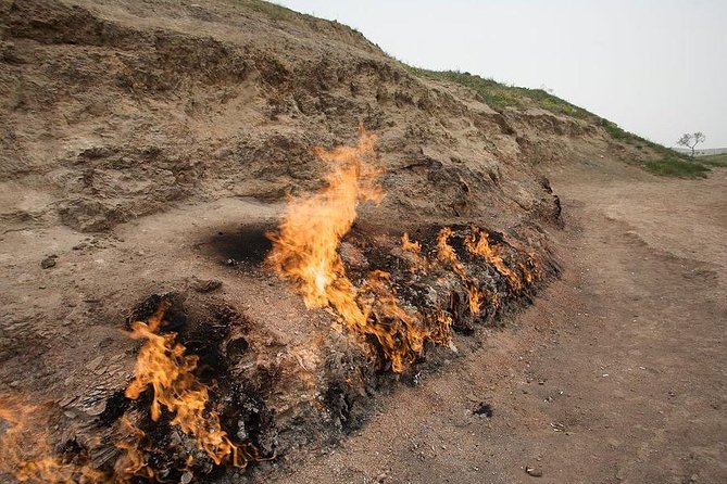 Mystic Ateshgah and Yanar Dag Tour - Stop 2: Yanar Dag eternal flame hill (what you can do in 20 minutes)