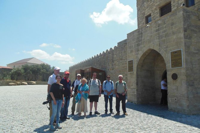 Mystic Ateshgah and Yanar Dag Tour - Your guide and driver setup: how it affects the quality
