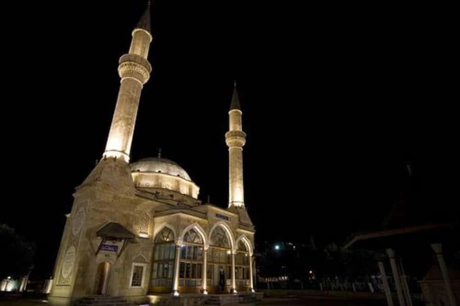 Night Lights of Baku: Guided Tour - Meeting inside the Old City, then heading straight for the skyline