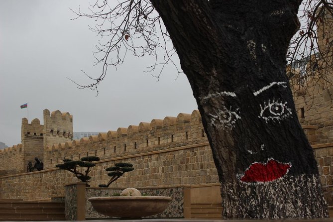 Old and Modern Baku City Private Tour - Getting your bearings in Highland Park