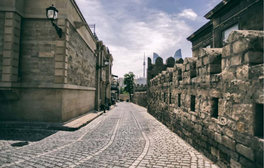 Old and Modern Baku City Tour - Guides make or break the experience