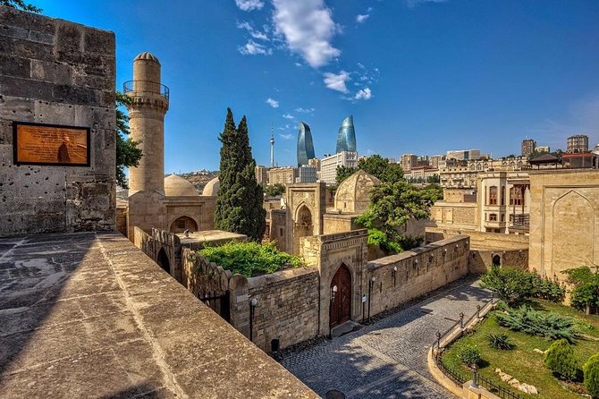 Old City Walking Tour - Juma Mosque and the daily-life thread: worship, baths, and temples