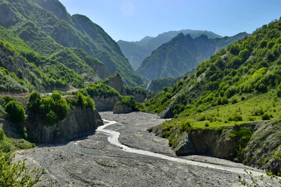 Private Tour to Shemakhi & Lahij From Baku - Views over the Great Caucasus foothills during scenic drives