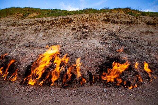 Qobustan Absheron Full Day Tour - Ateshgah Fire Temple and Yanardag: Fire That Keeps Going